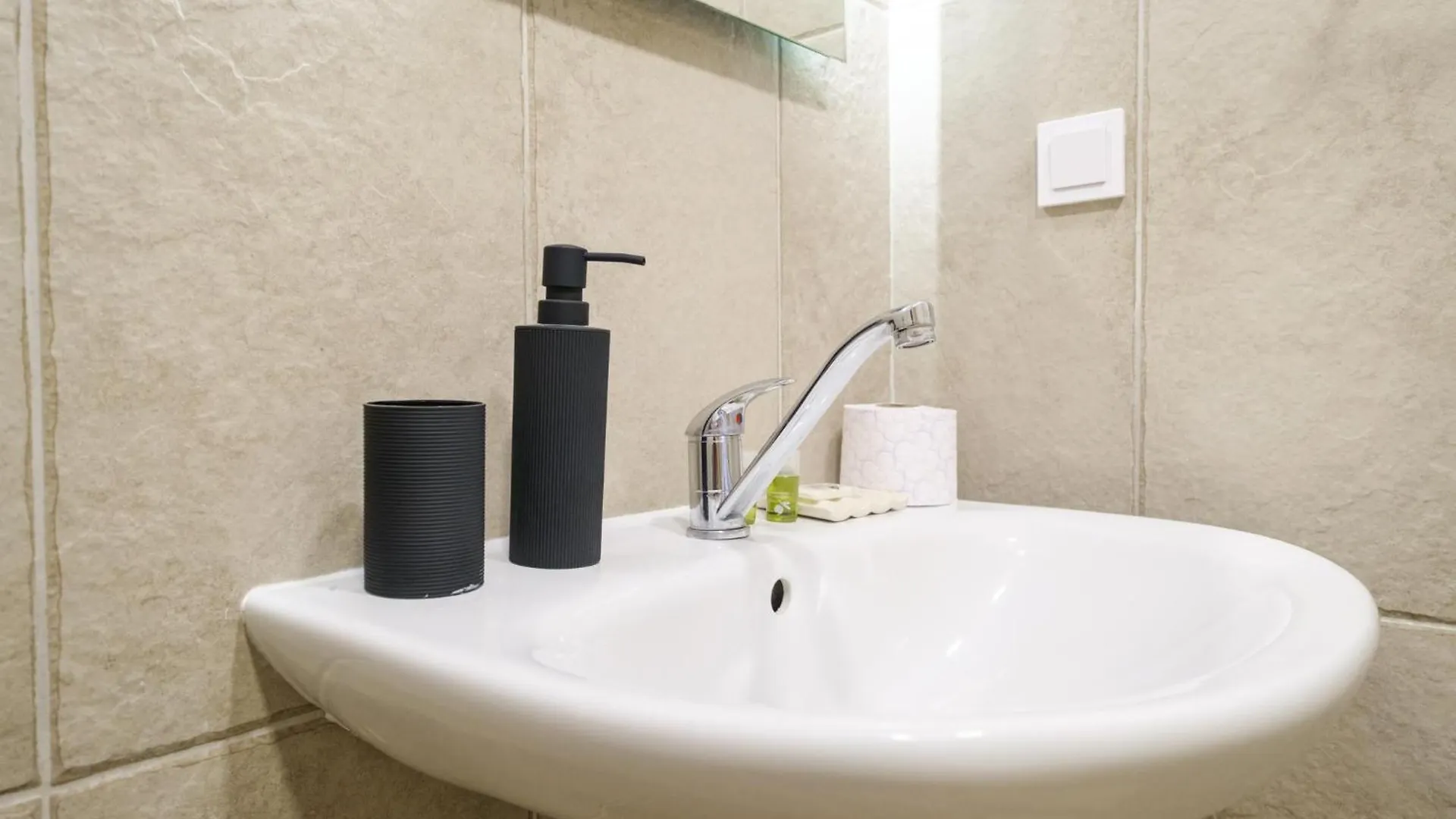 Crystal Luxe 2-Bedroom Filibe 0*,